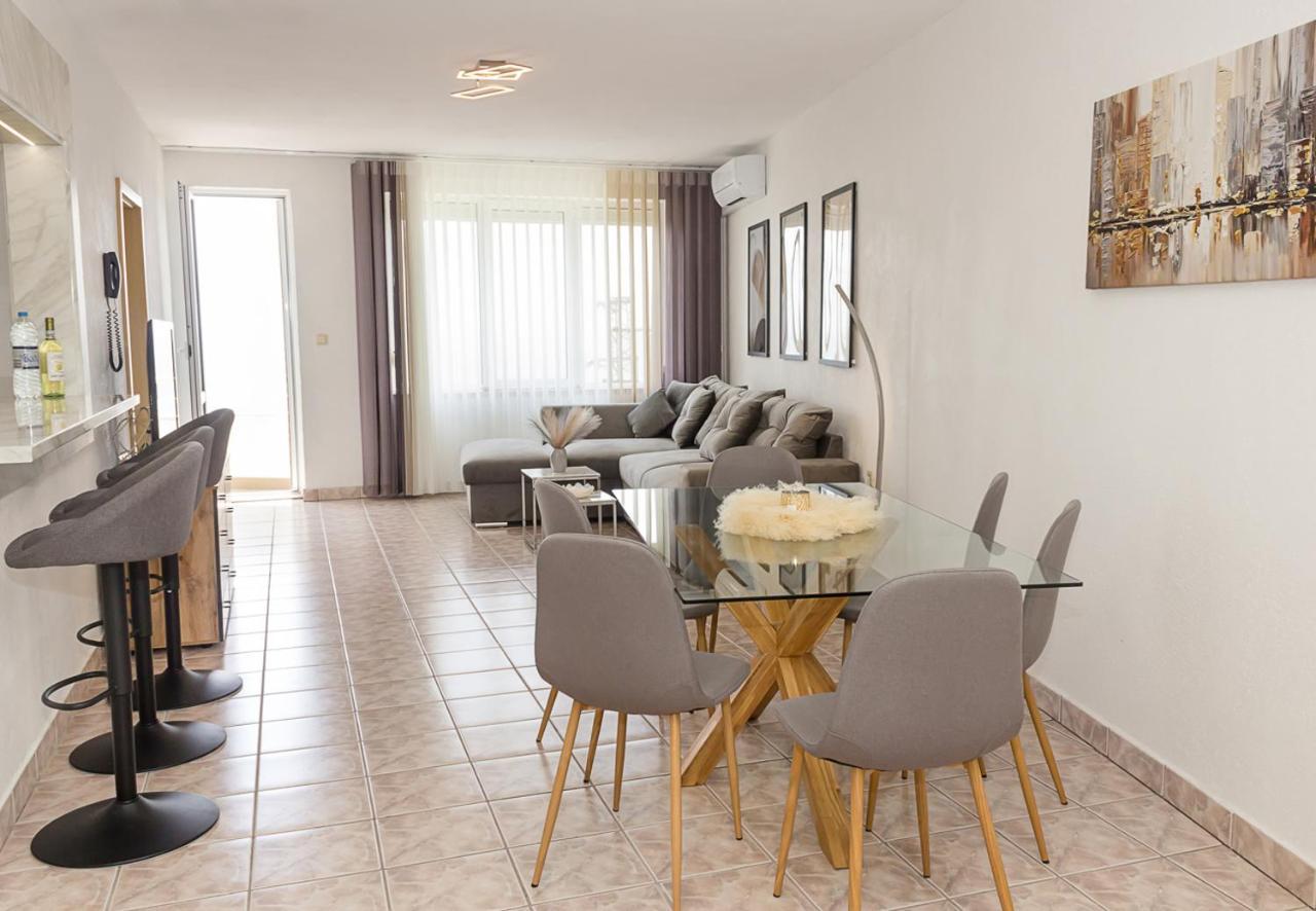 Апартаменти Two Identical Designer 2Bd Flats With Sea View In Balchik By Flat Mаnager Екстер'єр фото