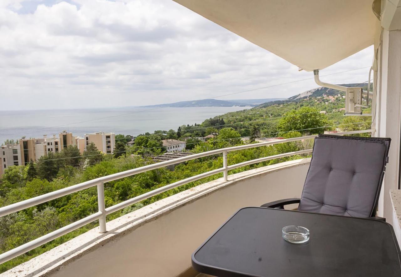 Апартаменти Two Identical Designer 2Bd Flats With Sea View In Balchik By Flat Mаnager Екстер'єр фото