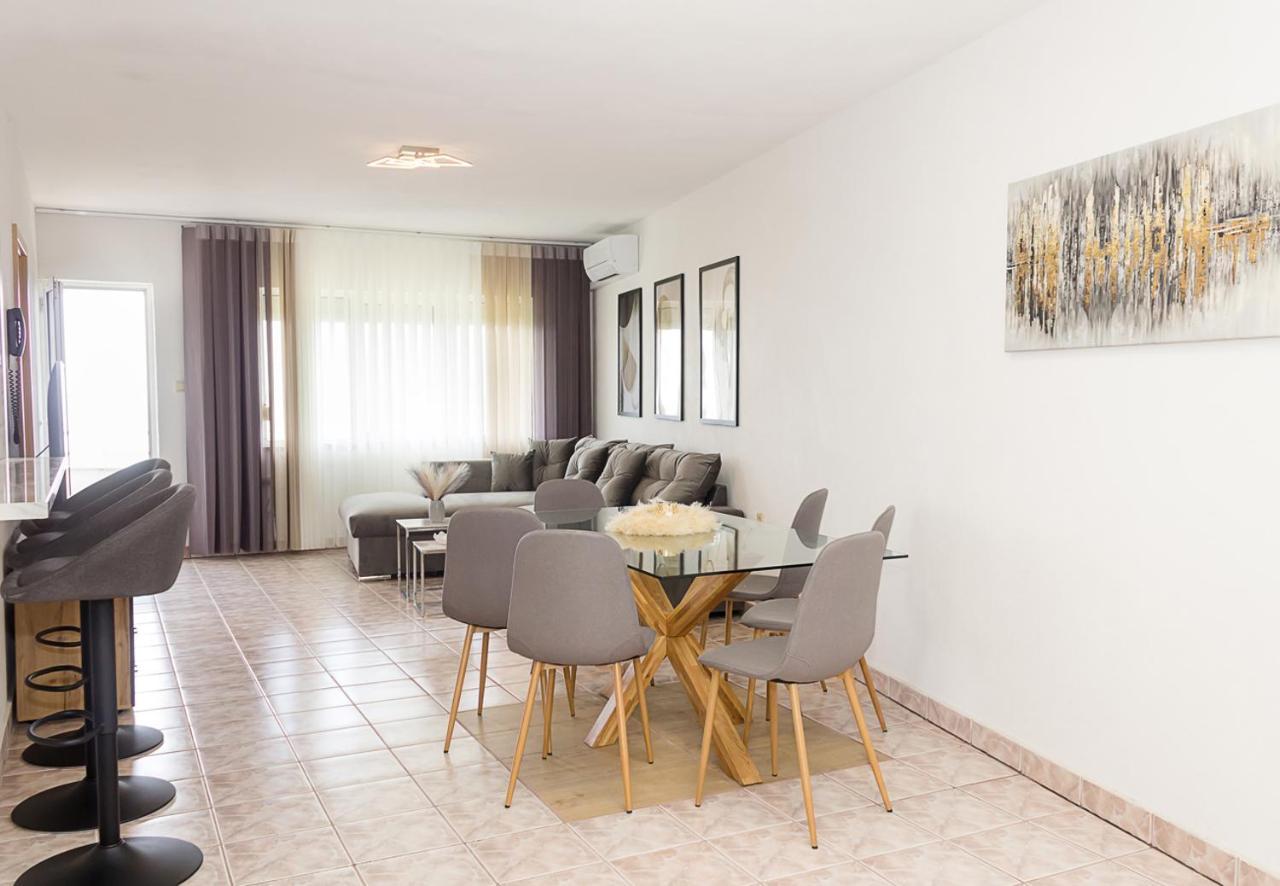 Апартаменти Two Identical Designer 2Bd Flats With Sea View In Balchik By Flat Mаnager Екстер'єр фото
