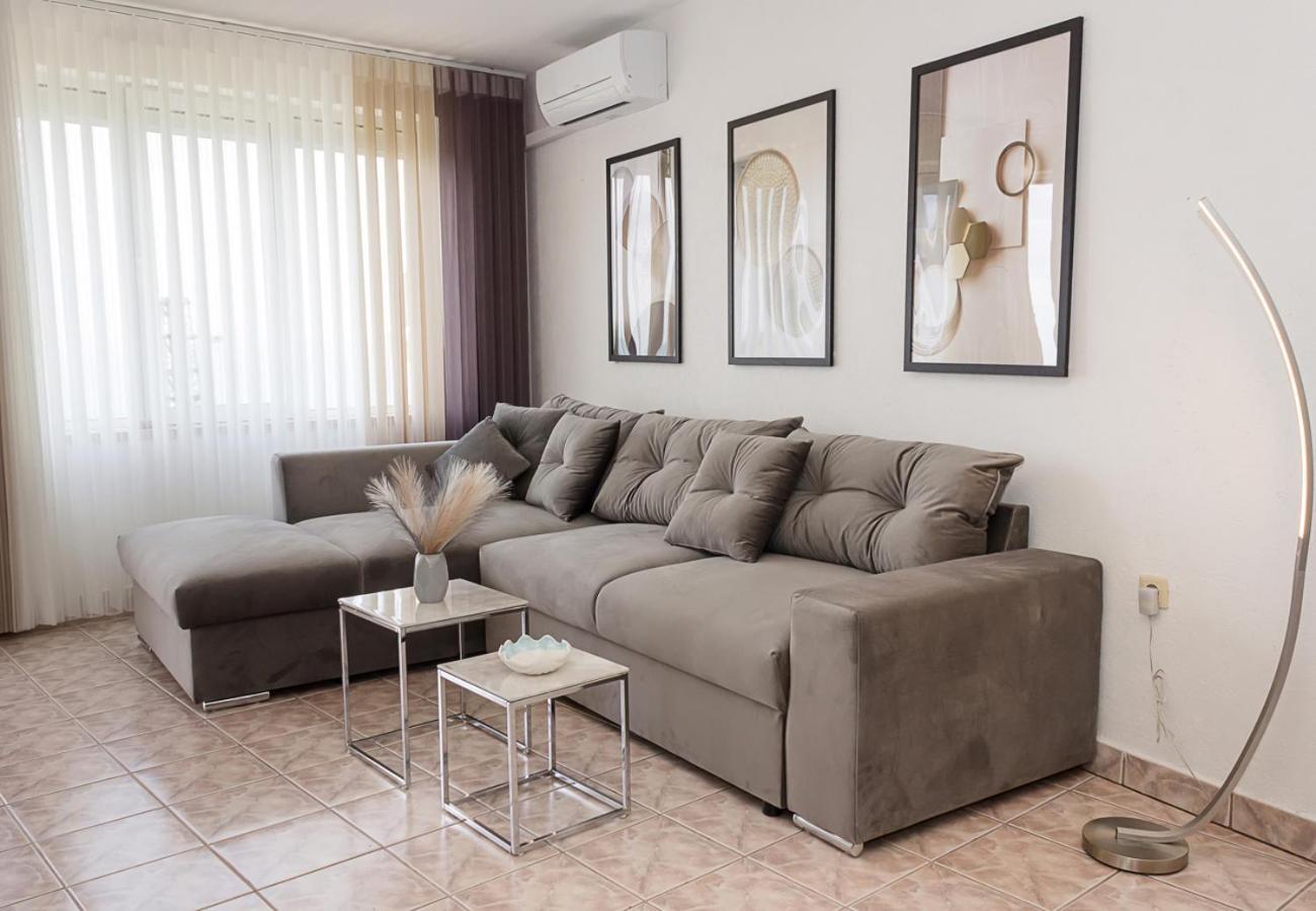 Апартаменти Two Identical Designer 2Bd Flats With Sea View In Balchik By Flat Mаnager Екстер'єр фото